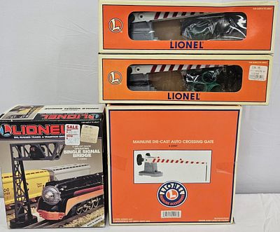 Lionel Train Accessories Lot of 4 in C-10 Condition. Lionel Train Accessories Lot of 4, All new