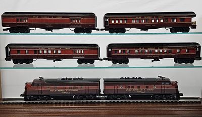 Lionel Post War GM & O F3 Engine & Passenger Set. Lionel Post War Gulf Mobile & Ohio F3
