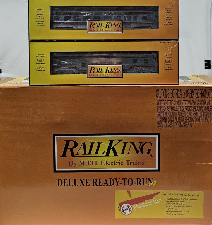Lot 110: Rail-King Santa Fe F-3 Delux RTR Set W/Extra Cars