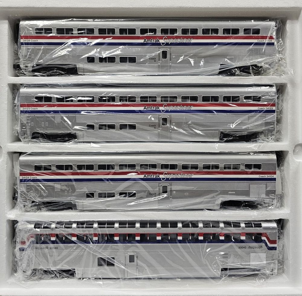 Lot 115: MTH Amtrak Scale Superliner 4-Car Passenger Set