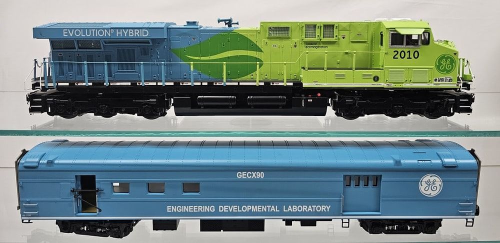 Lot 119: MTH GE Evolution Diesel & Streamlined Passgr. Car