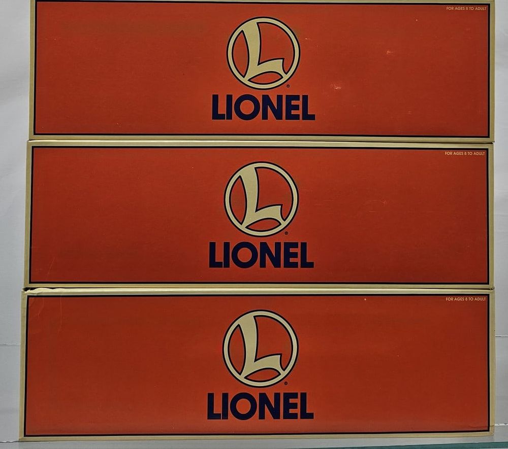 Lot 189: Lionel Madison Passenger Cars 3Pk Red Roof