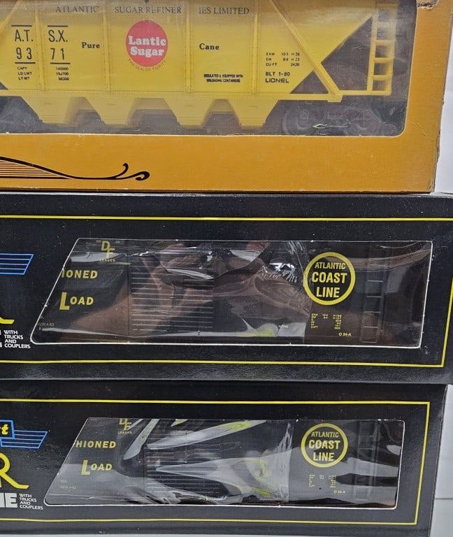Lot 234: Atlantic Coast Line Lionel & Weaver Train Lot