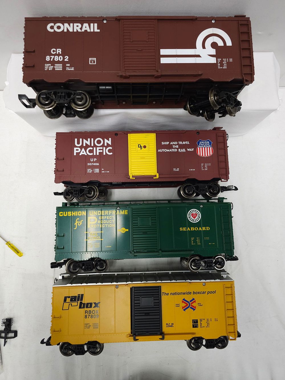 Lot 143: Lionel G-Scale Box Car Lot of 4
