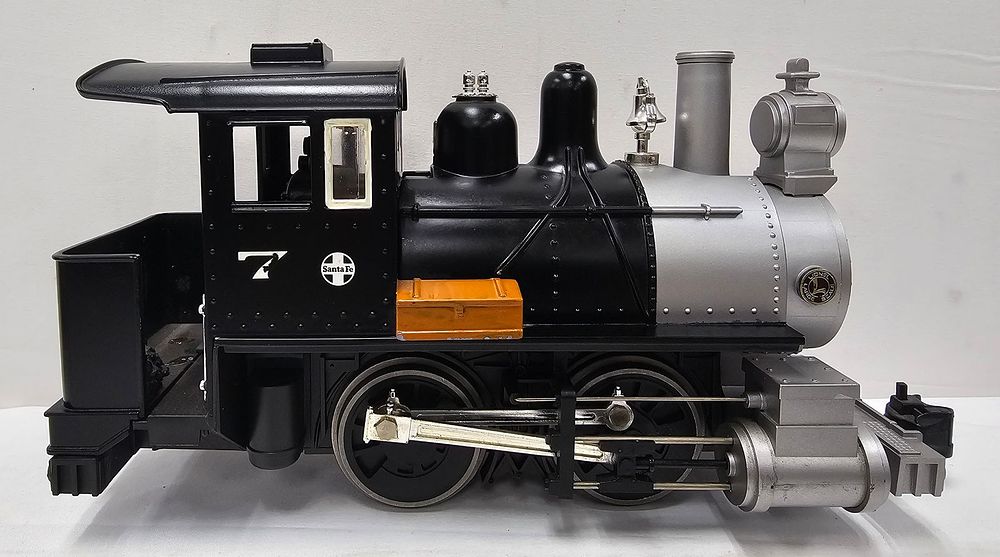 Lot 193: Lionel G-Scale #7 Santa Fe Engine