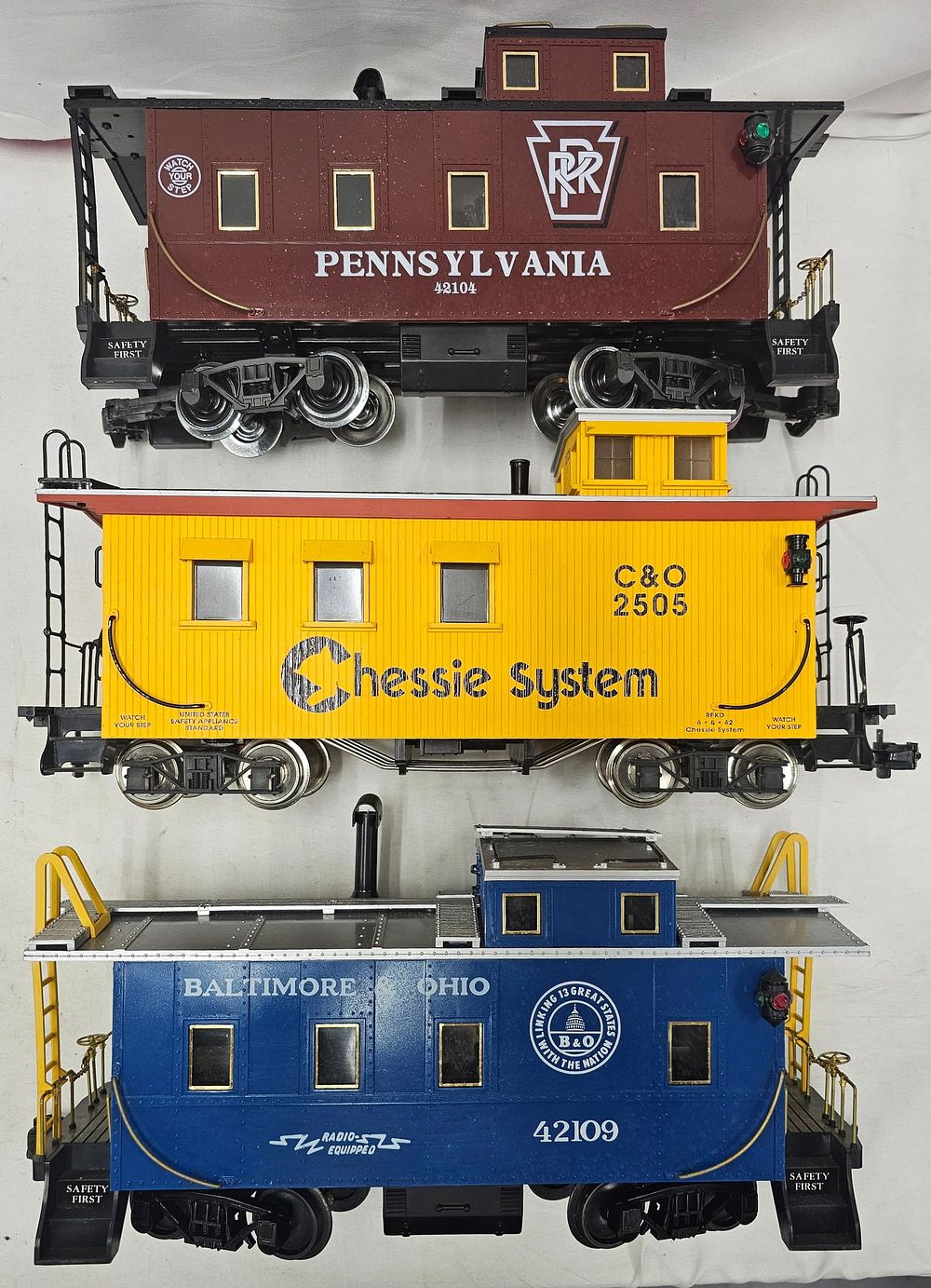 Lot 199: G-Scale Caboose Lot of 3