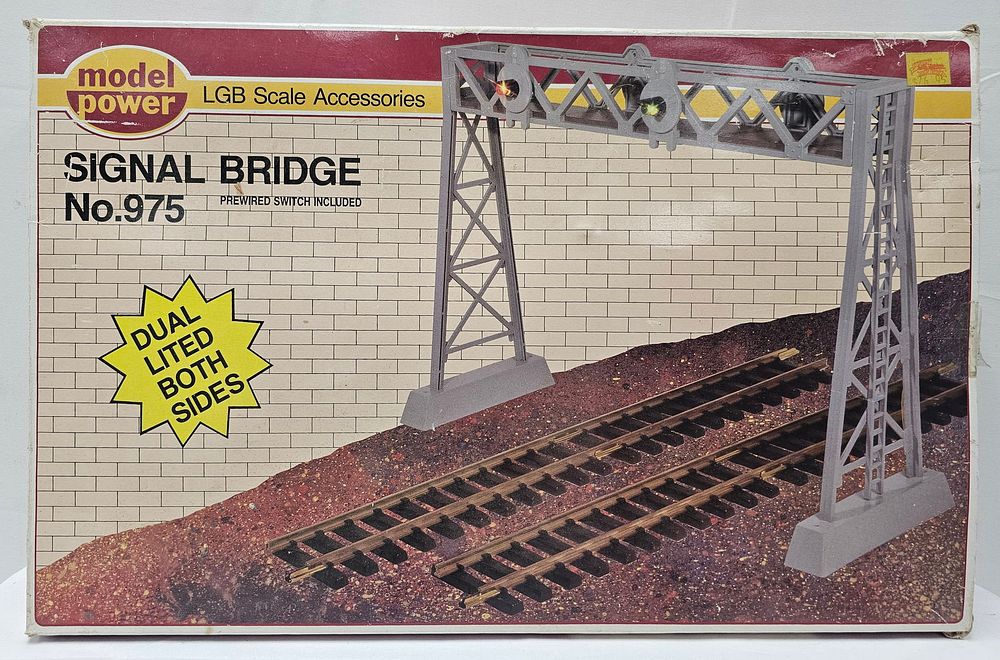 Lot 212: LGB 975 Signal Bridge (NIB)