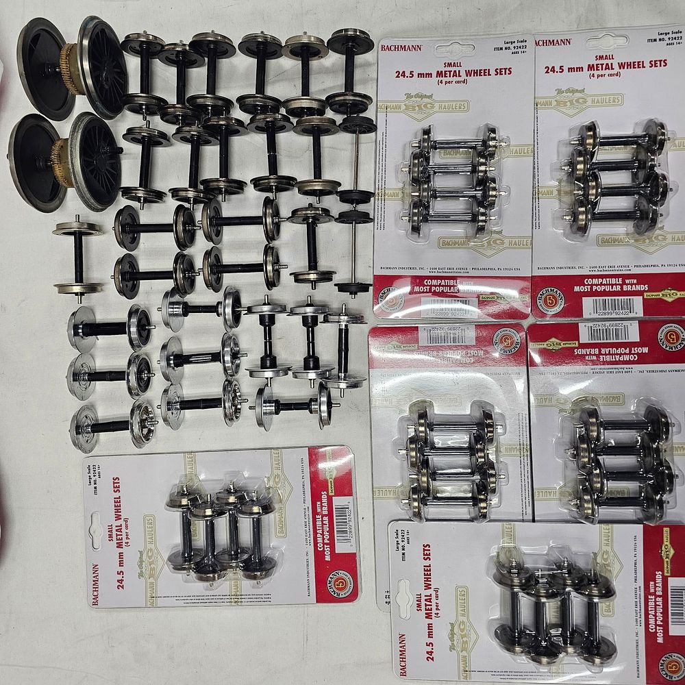 Lot 215: Bachmann G-Scale Trucks/ Parts (NIB)
