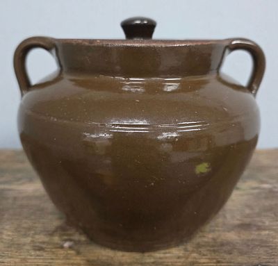 Signed Gordy Pottery Bean Pot. Signed WJ "Bill" Gordy Pottery Bean Pot in a brown glaze. 