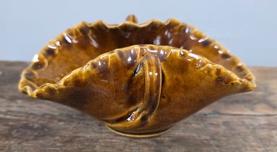 Signed WJ "Bill" Gordy Small Banana Dish in collector grade condition, no damage. Standing: 3" 