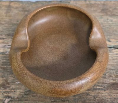 Signed WJ "Bill" Gordy Mountain Gold Ashtray in mint condition. Size: 5" Wide.