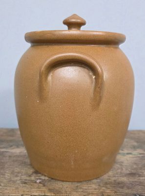 W J Gordy Double Stamped Cookie Jar with Lid. W J Gordy Cookie Jar with Lid in Mountain Gold 