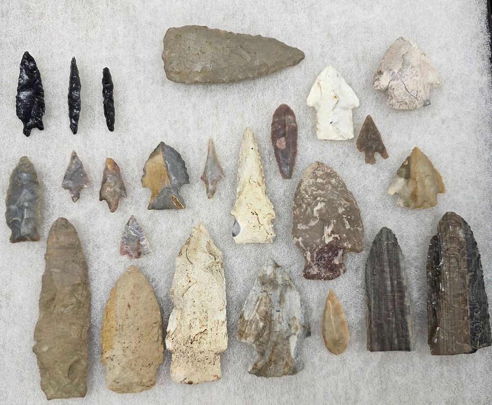 Lot 9: Native American Artifact Point Lot