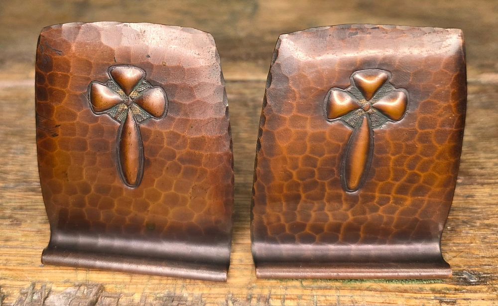 Lot 86: Roycroft Hammered Copper Arts & Craft Bookends