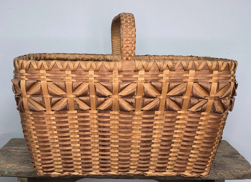 Lot 90: Winnebago Ash Splint Gathering Basket