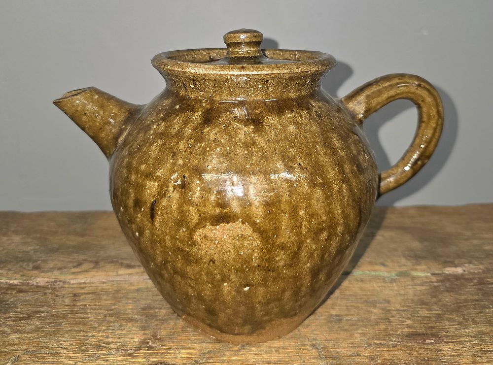 Lot 105: Rare Catawba Valley Quart Size Teapot