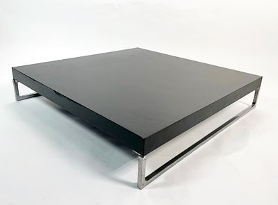 Solo Coffee Table by Antonio Citterio for B&B Italia. No longer in production, the B&amp;B 