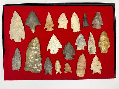 Assortment of Quality Flint Arrowheads. Flint and chert projectile points exhibiting a variety 