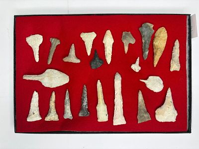 Collection of 21 Drills. Twenty-one flaked stone drills and points in assorted shapes and 