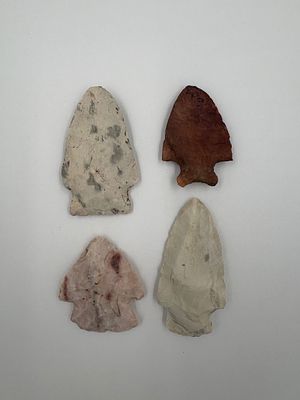 4 Hopewell Arrowheads. Four flaked stone projectile points in varied cream, pale gray, pink and 