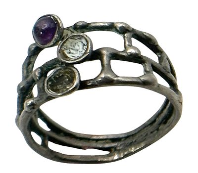 טבעת כסף . מידה אמריקאית : 6 
משקל : 2.71 גרם