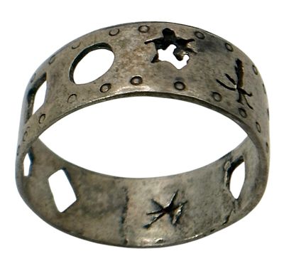 טבעת כסף . מידה אמריקאית : 9 1/2 
משקל : 3.19 גרם