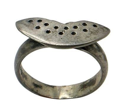 טבעת כסף 925. מידה אמריקאית : 7 3/4 
משקל : 4.09 גרם