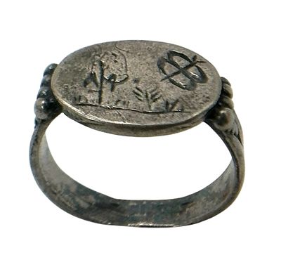 טבעת כסף . מידה אמריקאית : 7 1/2 
משקל : 3.52 גרם