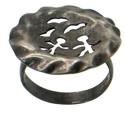 טבעת כסף 925. מידה אמריקאית : 8 
משקל : 4.08 גרם