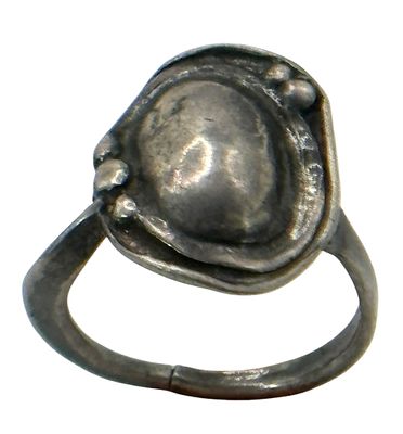 טבעת כסף . מידה אמריקאית : 6 1/2 
משקל : 3.39 גרם