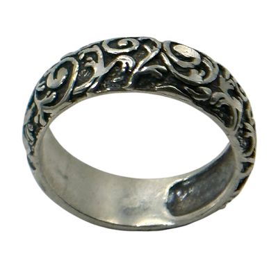 טבעת כסף . מידה אמריקאית : 8 3/4 
משקל : 5.81 גרם