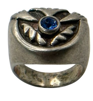 טבעת כסף משובצת אבן חן. מידה אמריקאית : 6 
משקל : 8.83 גרם