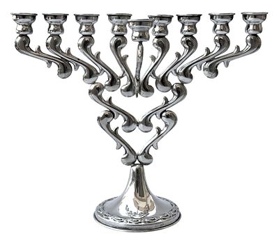 חנוכיה נאה עשויה כסף סטרלינג 925 . מידות: 27 / 22.5 ס"מ
משקל: 216.8 גרם
תגיות: חנוכייה