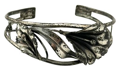 צמיד כסף . משקל : 20.95 גרם 
מידה (שסגור) : 6.5 ס"מ