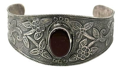 צמיד כסף 925 משובץ אבן חן. משקל : 18.63 גרם 
מידה (שסגור) : 7 ס"מ