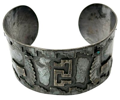 צמיד כסף . משקל : 34.2 גרם 
מידה (שסגור) : 6.5 ס"מ