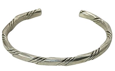 צמיד כסף 925. משקל : 18.87 גרם 
מידה (שסגור) : 6.2 ס"מ