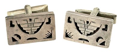 זוג חפתים עשויים כסף סטרלינג 925 . משקל כולל : 8.4 
20X12 מ"מ