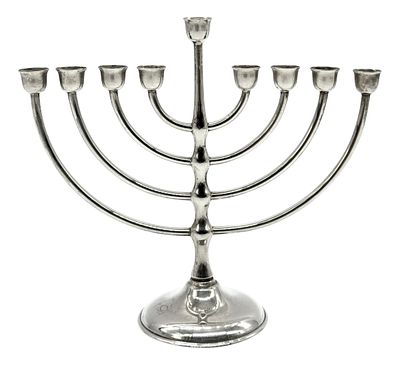 חנוכיית כסף סטרלינג 925 בעיצוב מודרניסטי. מקסיקו. המאה ה20. מידות: 16 / 14 ס"מ 
משקל: 113.3 גרם 