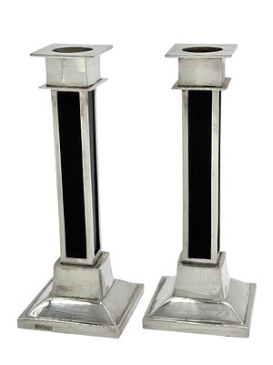 Cooke & Kelvey - זוג פמוטי כסף הודים מעניינים משולבים לוחות עץ מושחר. קוֹלְקָטַה, תחילת המאה ה20. 