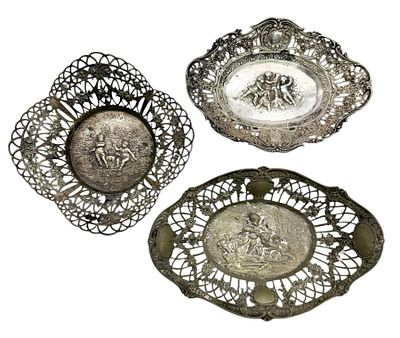 לוט 3 קערות כסף 800 גרמניות מעוטרות בתבליטי נערי חמדה ומלאכים. סוף המאה ה19 - תחילת המאה ה20. מיד 