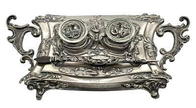 קסת דיו אלט ויין עשויה כסף 13. וינה , אוסטריה 1850 בקירוב. משקל: 201.1 גרם 
מידות: 23.5 / 12.5 ס"מ