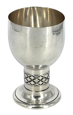 גביע יין גרמני גדול מימדים מעוצב כגביע Roemer ( גביע נפוץ במערב גרמניה במאות ה15-17 ) עשוי כסף 