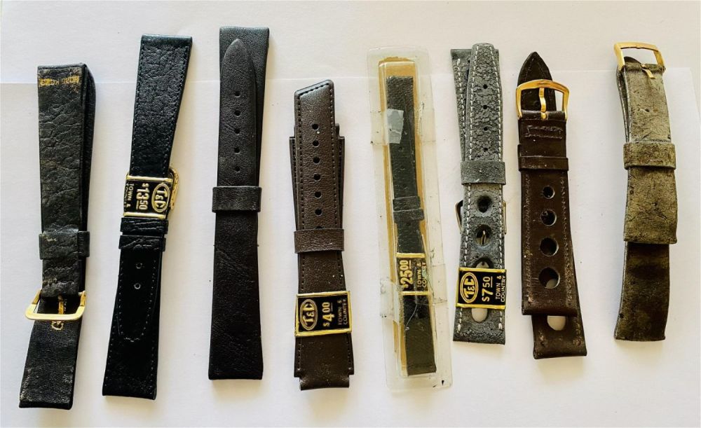 Lot 176: Eight vintage watch bands