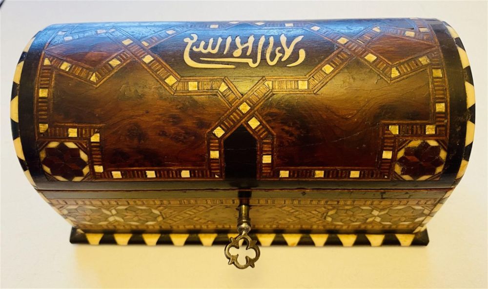 Lot 182: Inlaid box antique with original key