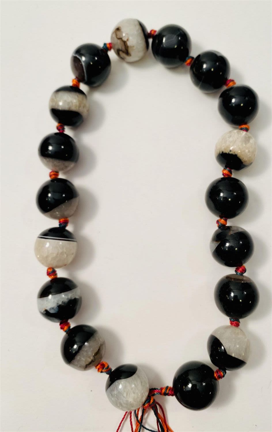 Lot 193: Drilled banded agate beads