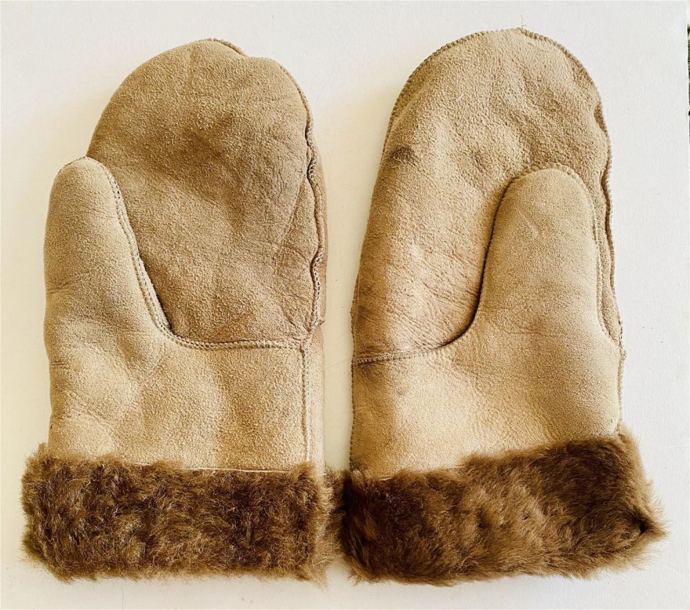 Lot 204: Vintage mittens- fur/ leather