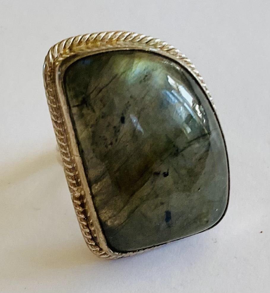 Lot 210: Labradorite cabochon sterling ring