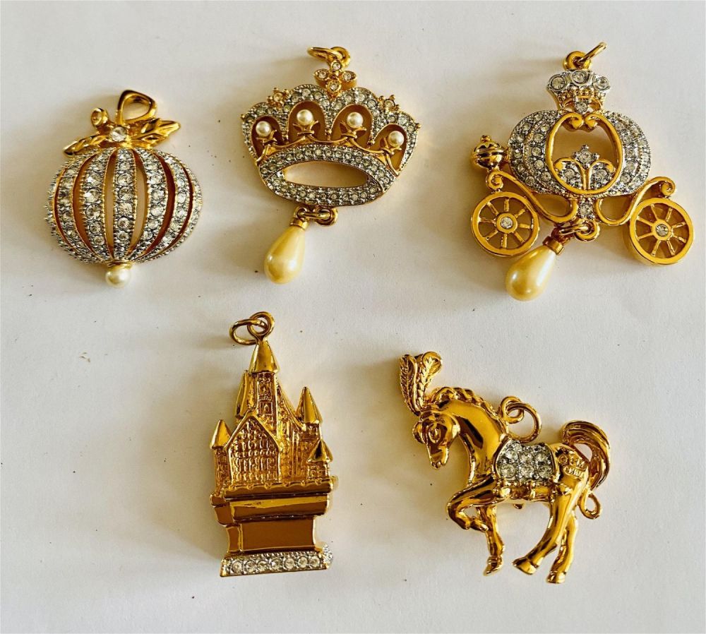 Lot 231: Franklin Mint signed pendants