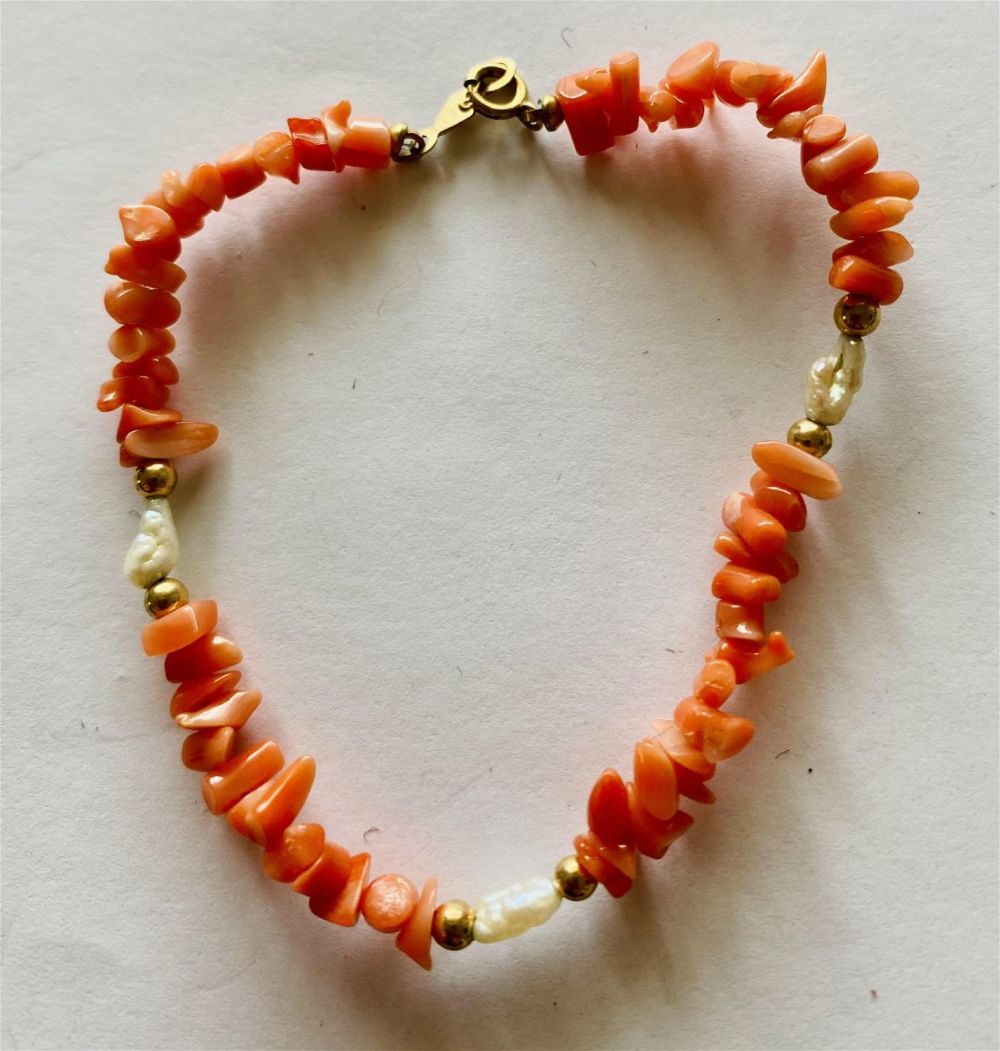 Lot 247: Coral gold bead bracelet